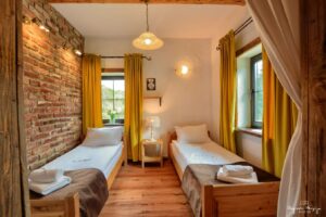 dwa lóżka pojedyncze