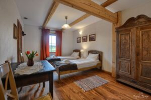 dwa lóżka pojedyncze