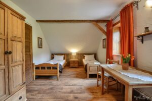 dwa lóżka pojedyncze