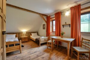 dwa lóżka pojedyncze